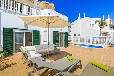 Image de Vdl Home with Pool Walking Distance from Beach