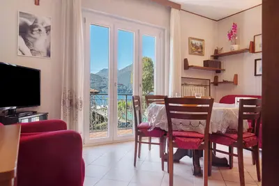 Image de Appartement 'Casa Rosanna - Vista Lago' avec vue sur lac, jardin partagé et balcon