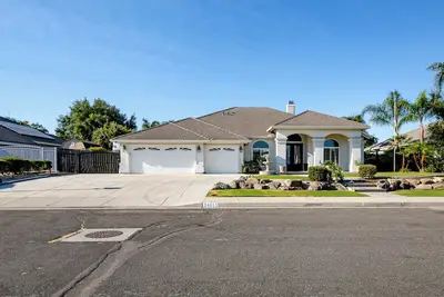 Image de Spacious Home in Beautiful Nw Bakersfield with Pool Table