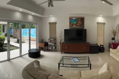 Image de Absolute Beachfront 2 Bedroom Luxury Holiday Home