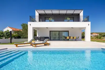 Image de Maison confortable de 4 chambres à.