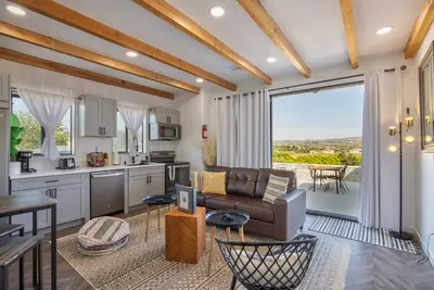 Image de Camino Estates Casita: A Tranquil Retreat in Temecula Wine Country