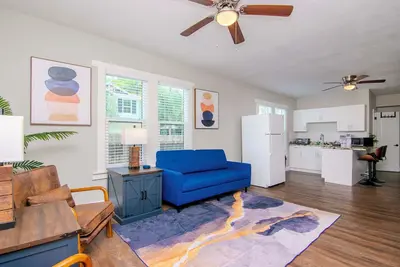 Image de 4 Seasons of Fall in Tampa Heights - Unit 2