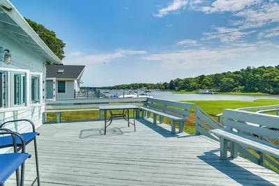 Image de Waterfront Mashpee Home w/ Views, Close to Beach!