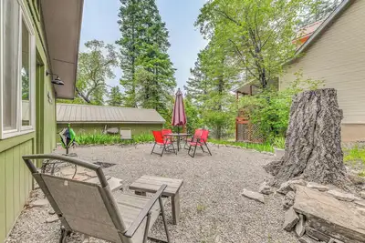Image de Central Cloudcroft Retreat w/ Wood-Burning Stove!
