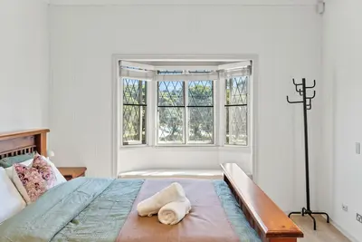 Image de Artistic Queenslander with Park Views - near City!