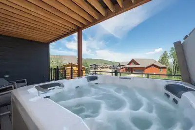 Image de Private Hot Tub! Alpine Haven - New Stunning Luxury Home, Ski-In/Out