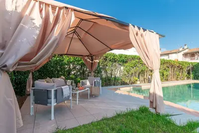 Image de Maison de vacances privée avec climatisation, piscine privée, bain à remous, Wifi, Tv, patio