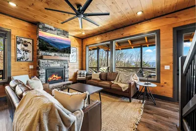 Image de SMHideaway: Mtn Views, Indoor Pool, Theater, Games, Hot Tub, Wifi