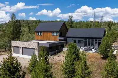 Image de Mountain Modern Villa- Comfort and Space for All- Top of the Hill!