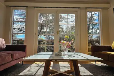 Image de Four-bedroom house with city view in Central Canberra