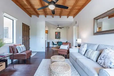 Image de Foothill Living in Sabino Springs at it's best - Open floor plan and location