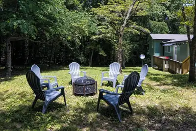 Image de Cozy 3-Bedroom Cottage, Near the Lake