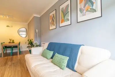 Image de Neilston Road · Be My Paisley Buddy | Pass The Keys