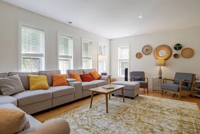 Image de Family & Pet Friendly Spacious Home! [Sweet Spot]