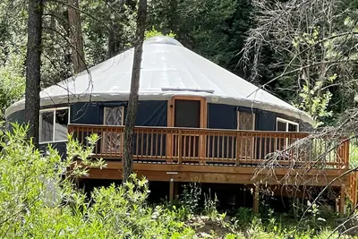 Image de Cozy and Posh-est Yurt in gorgeous Boise National Forest