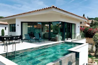 Image de Villa du golf - Quatre Chambres Villa, Couchages 8