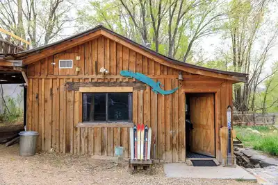 Image de Comfortable Casita centrally located to the myriad of experiences here in Taos!