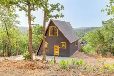 Image de A-Frame Hardy Cabin w/ Spring River Views!