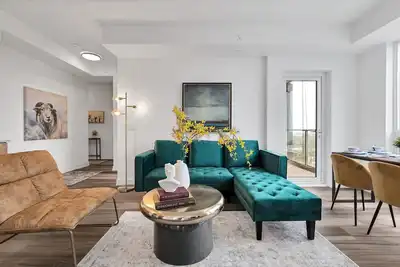 Image de Hydropool Spa HotTub/Bowling Alley/Patio/Bbq/Games - Gorgeous Corner Condo