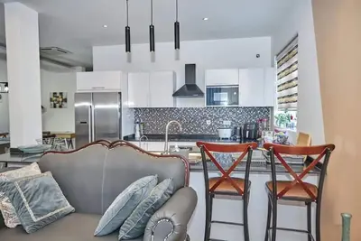 Stylish 3-Bedroom pentfloor apartment with pool, gym and ACs near A&C Mall-Accra
