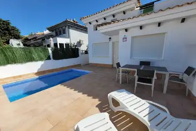 Image de 2 bed semidetached villa with private pool and solarium