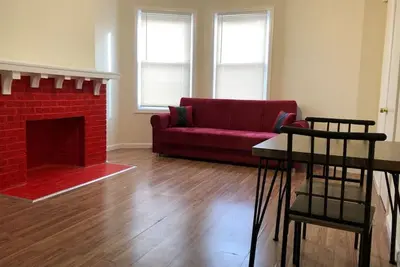 Large and private 3 bedroom and 1 bathroom apartment near Newark International Airport Ewr and New York City