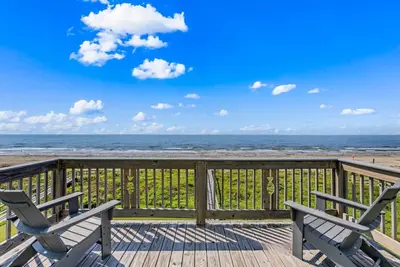Image de Pet Friendly Beachfront Surfside Retreat
