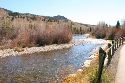 Image de Gorgeous 4 Bedroom on Blue River with Private Hot