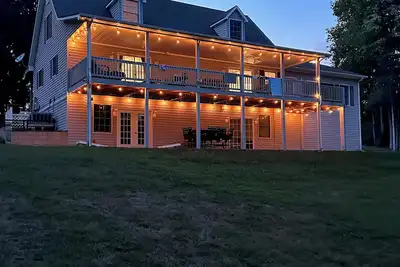 Image de Serene waterfront home at Smith Mountain Lake in Huddleston, Va