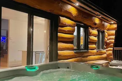 Image de Le Massif | Lake Access | Hot Tub | Pool Table