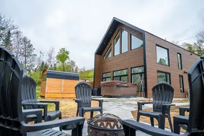 Image de Chalet Zeste | Hot Tub | Sauna | 10 Guests