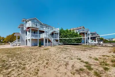 Image de Dog-friendly resort house with lighthouse views, pools, & private hot tub