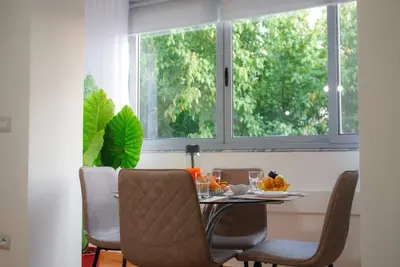 Image de Family friendly, 11-minute walk from the heart of the city center.