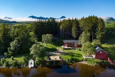 Image de Amazing place with boat, kayak, Sup and mountain view. Wifi and free parking.