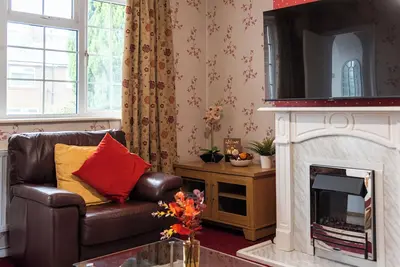 Image de Charming 3-bedroom house 8 min away from Luton station, Mall and Luton Airport