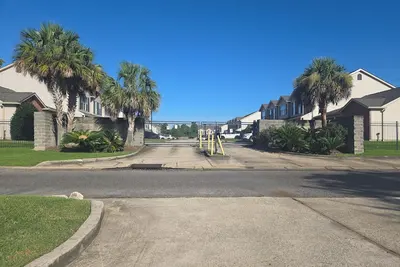 Image de Sweet Home Louisiana-a cozy 2-Br, 2. 5 bath-condo with WiFi in enchanting LaPlace
