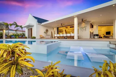 Image de New! Luxurious oceanfront villa with private cinema and private pool!
