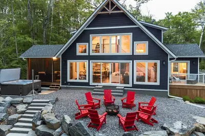 Image de Lakefront Muskoka Cottage w/hot tub