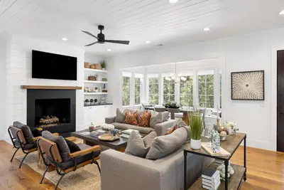 Image de Tucked among the treetops and steps to walking trail