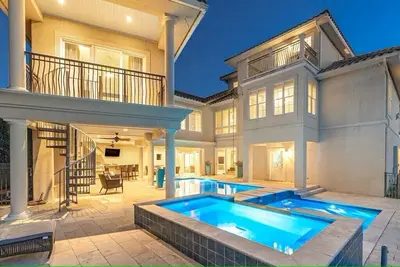 Image de Private Pool & Spa | Lakeview Retreat Just Steps from the Beach, Destin
