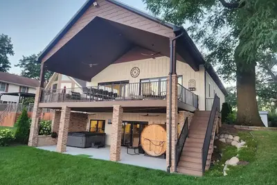 Image de Luxury Lakeside Oasis Nd Nearby\n\n