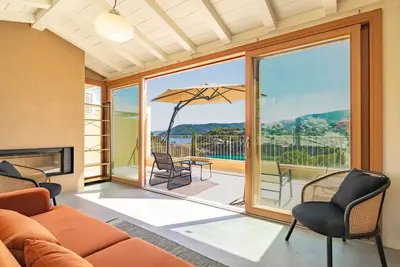 Image de Luxury apartment with private access to the sea