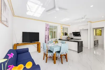 Image de Malls at Doorstep:2-Bed Unit in Heart ofCannonHill