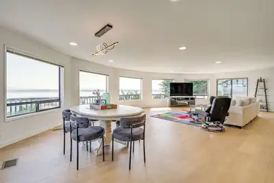 Image de Spacious Camano Home w/ Hot Tub & Water Views!