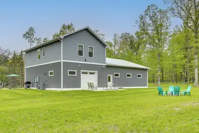 Image de Higgins Lake Barndominium w/ Boat Parking!