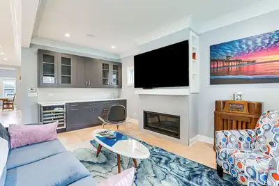 Image de Game Room, Deck & Yard: Chicago Home