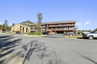 Image de Updated Studio Condo near Main Street! ! Garage Parking! !