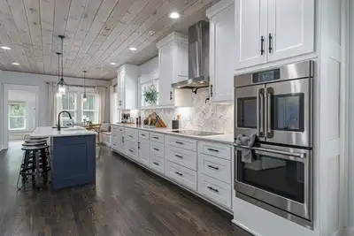 Image de Steps away from historic Downtown Murphy!