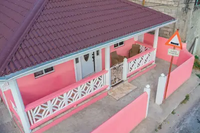 Image de Tao's Cozy Cottage! Piton View